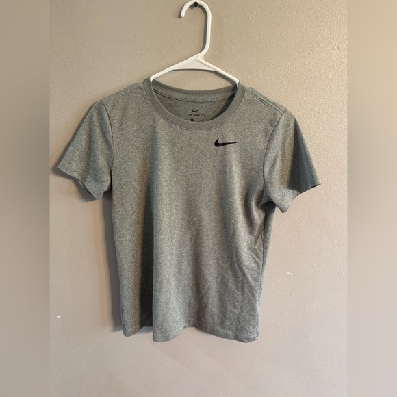 🔴Nike Dri-FIT Gray Tee - Picture 1 of 4